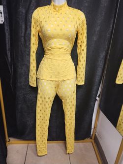 Super Cute 2 Piece Outfit/ Medium/ New/ $20 Cash Only/ Blue Diamond & Rainbow