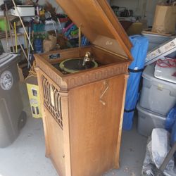 Edison Victrola Wonderful Condition With Albums