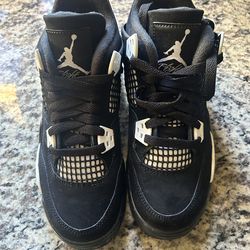 New Jordan 4 white thunder size 4.5y