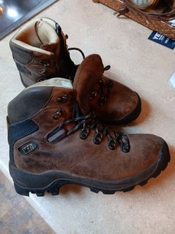 lady's brown leather REI hiking boots size 6 worn 1 time