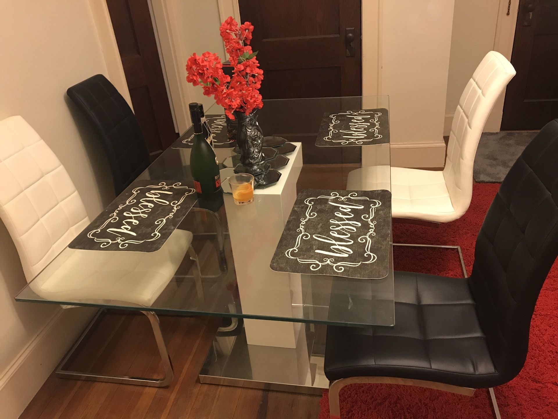 White and Black Custum Dinner Table