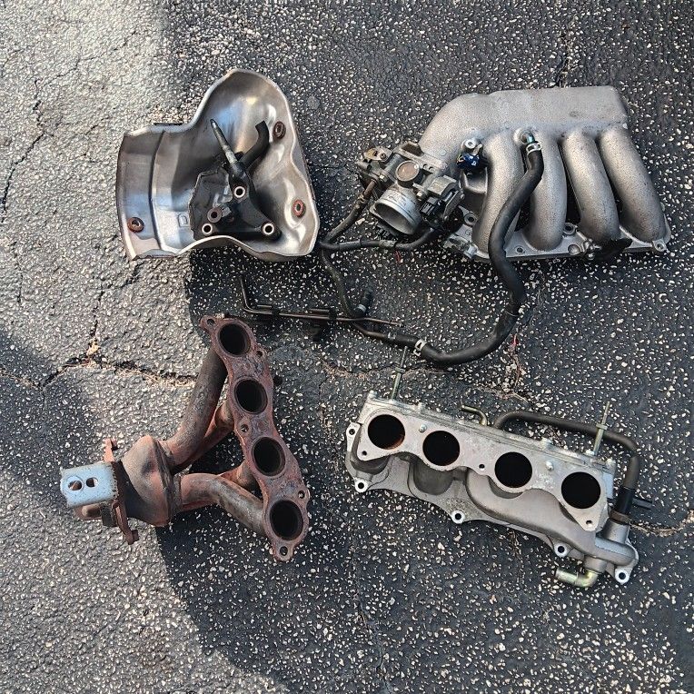 04 O8 Acura Tsx Intake Manifold And Exhaust manifold.