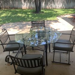 Vintage Outdoor Table w/4 Chairs 
