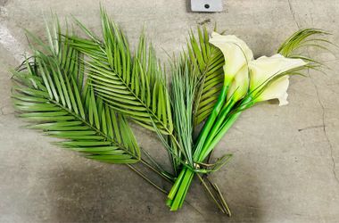 Artificial flowers and stems