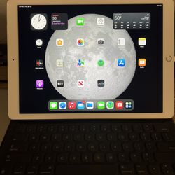 Apple iPad Pro 12.9-inch With Keyboard 