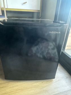 Insignia mini refrigerator