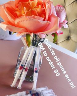 Cuticle oil pens