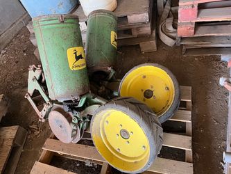 John Deere 71 planters