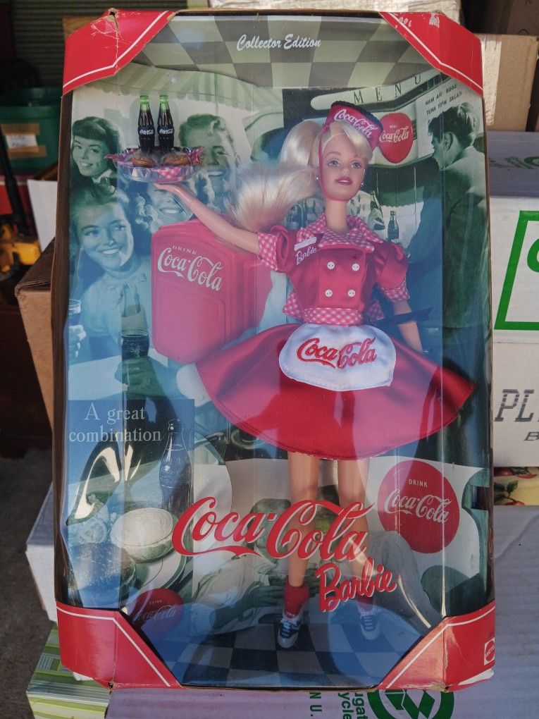 Coca Cola Barbie Waitress First In The Coca Cola Series Collector Edition Rare VINTAGE 1999