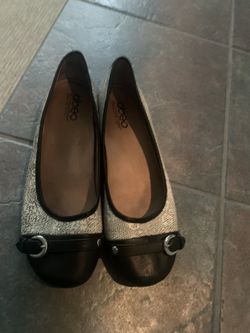 OBEO  🖤🤍Women’s Flats  Bio System (built In Orthotic)  Size 10  Only Worn On Carpet    Like New   No Box   