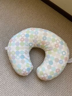 Baby nursing pillow