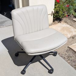 Free chair. If this ad still up, the chair is still available.