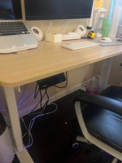 Computer desk