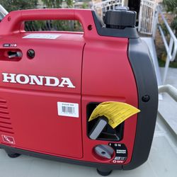 100% Brandnew Honda Eu2200i with Bluetooth No Oil No Gasoline Ever Added Zero Hour see photos costmetic black plastic piece welded