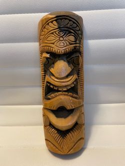 Tiki statue hand
