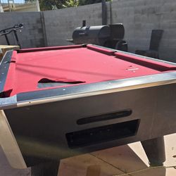 7' PROFESSIONAL POOL TABLE