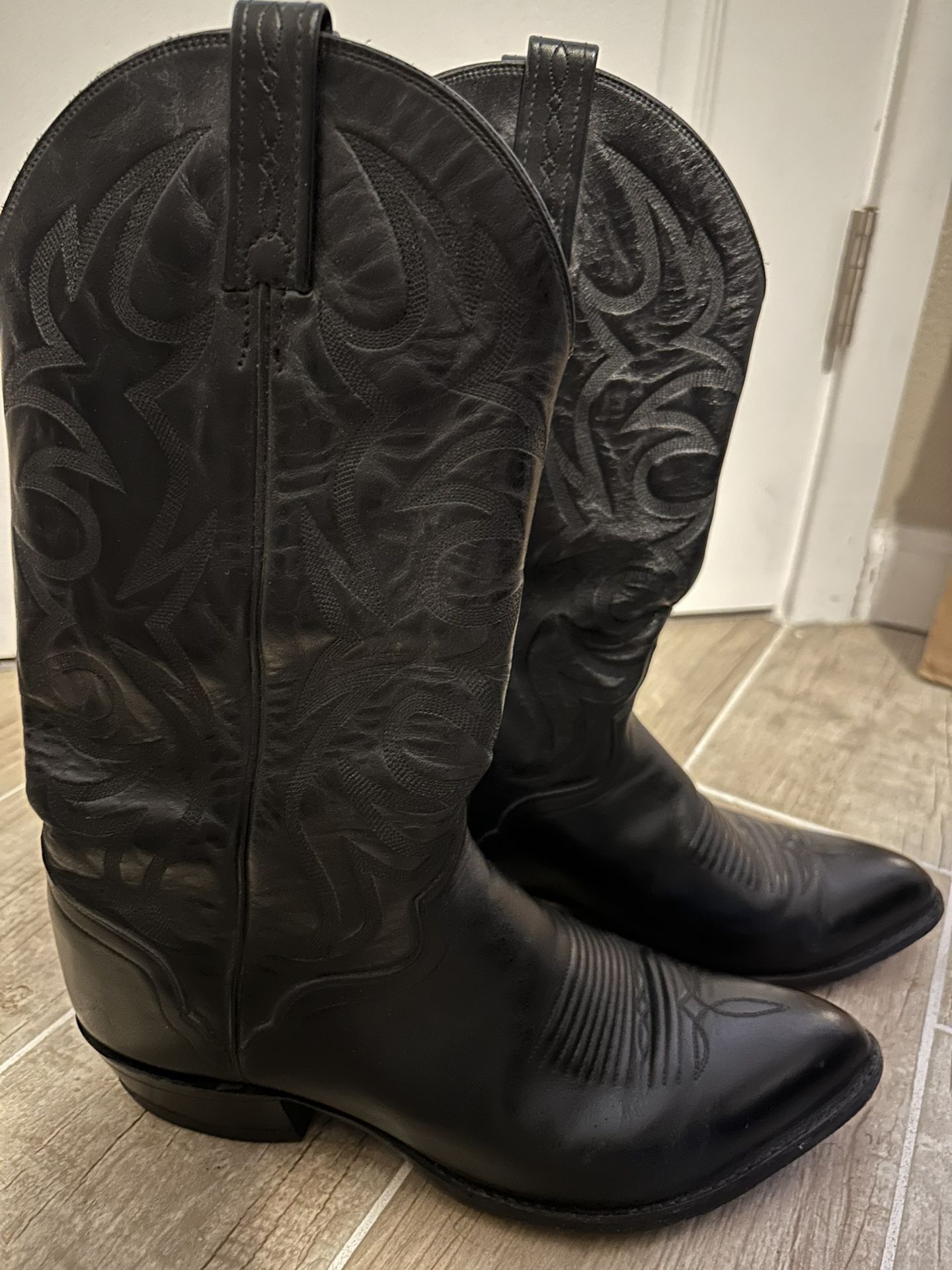 Black Leather Western Cowboy Boots – Classic Pointed Toe, Excellent Condition