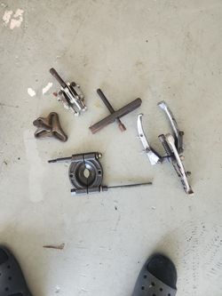 Bearing pullers