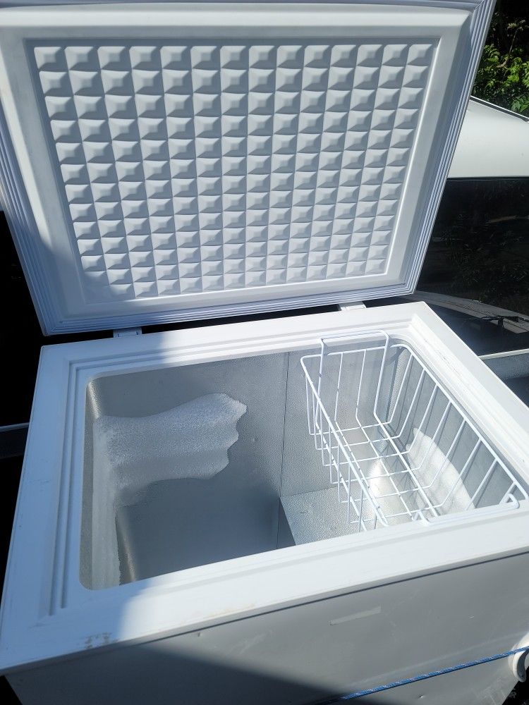 Magic Chef Freezer for Sale in Victorville, CA OfferUp