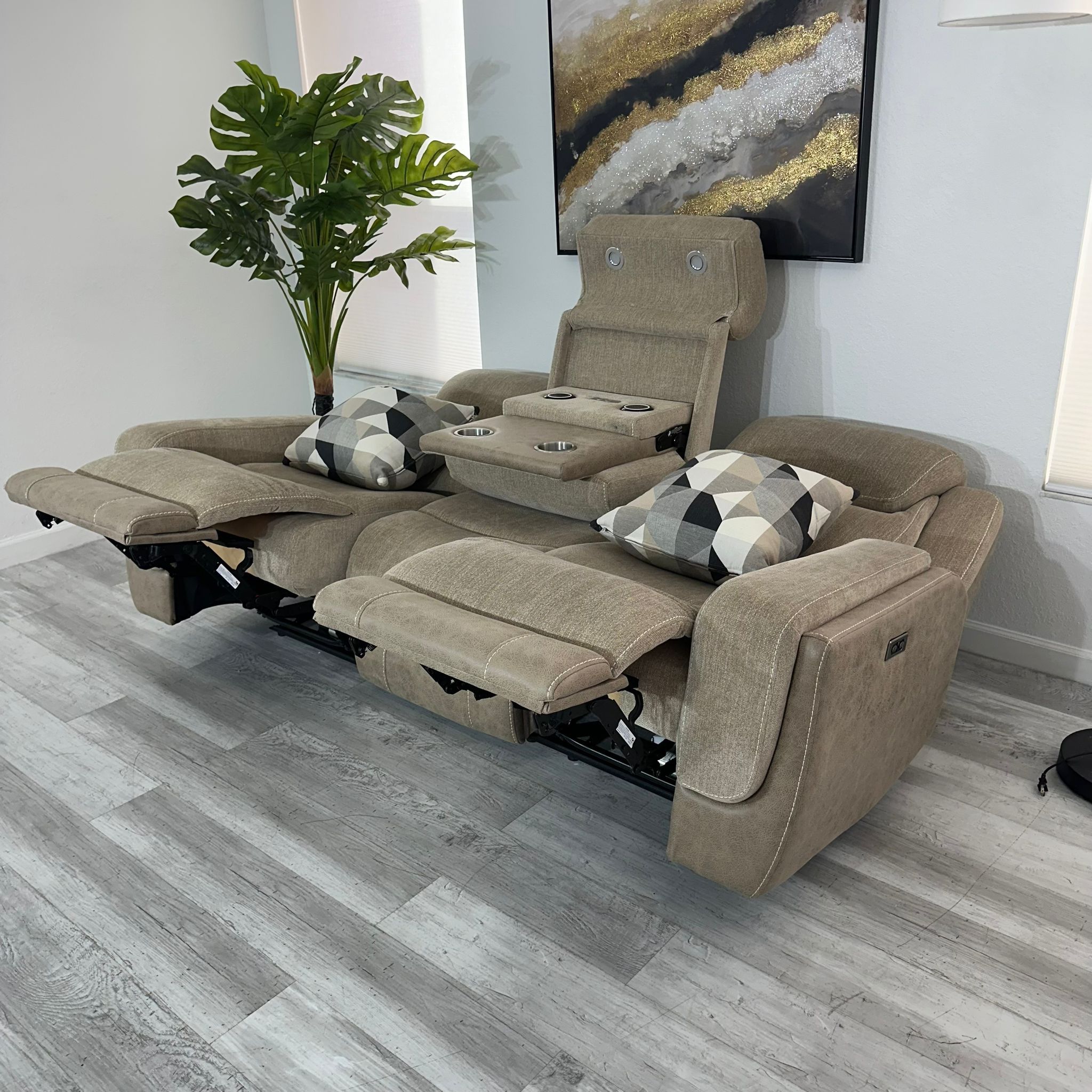 Sectional !!! Free Delivery !!! Couch Power Recliner Luxury Novah Collection 