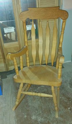 A FLAWLESS LIKE NEW OVERSIZE/HEAVY/SOLID WHITE OAK ROCKING CHAIR