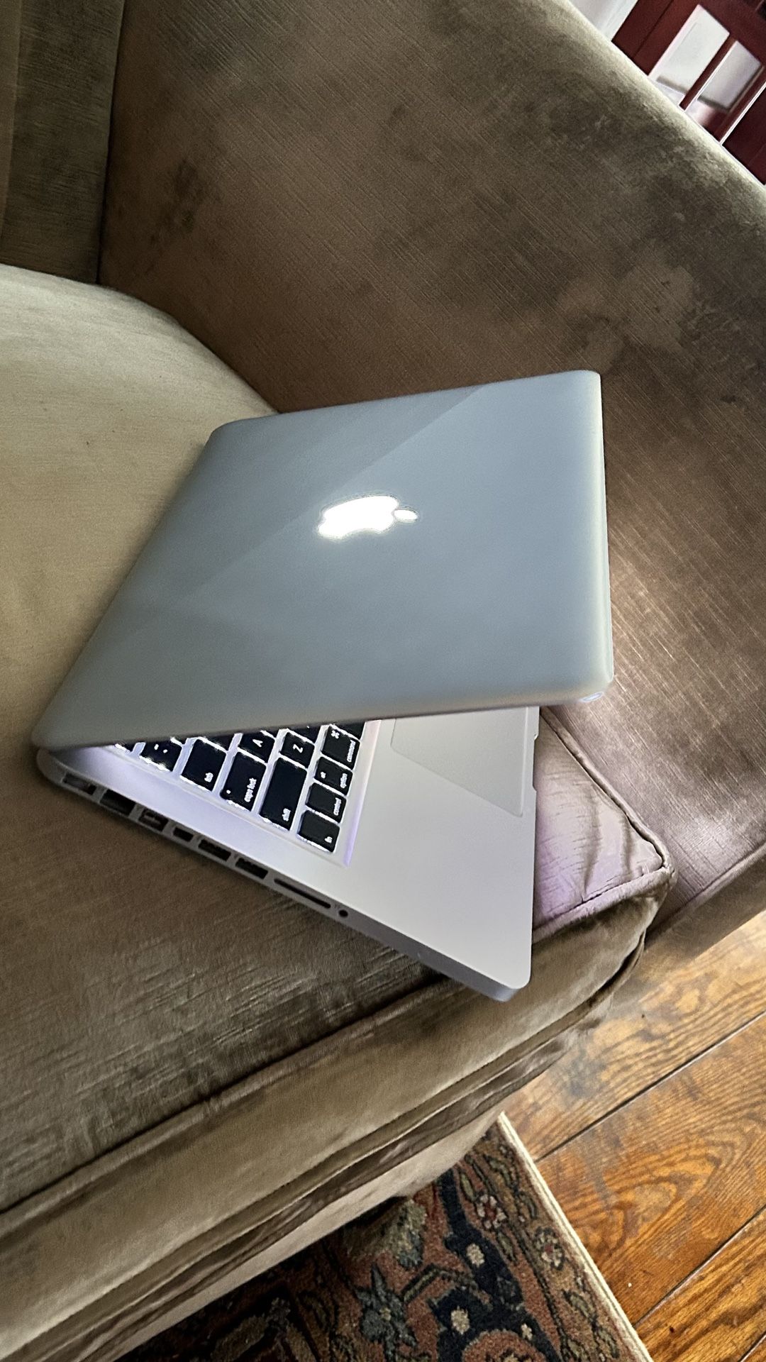 Apple MacBook Pro 13” I5/8GB/256GB SSD $140