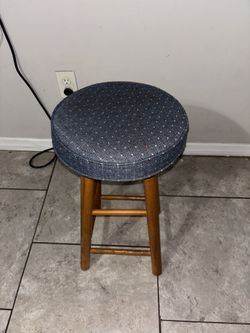 Wooden Bar Stool – Sturdy & Clean