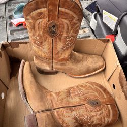 Men’s gold rush boots