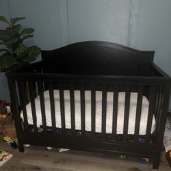 Never Used Crib ; Kid Dresser And Changing Table/dress