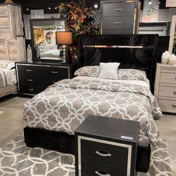 SALE! Queen Bed Frame Dresser Mirror Night Stand / Recámara Nueva 