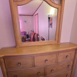 Dresser With Mirror 