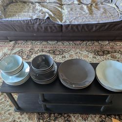 23 Piece Pottery Barn Set Plates Bowls