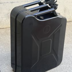 5 gallon fuel Jerry can black with nozzle