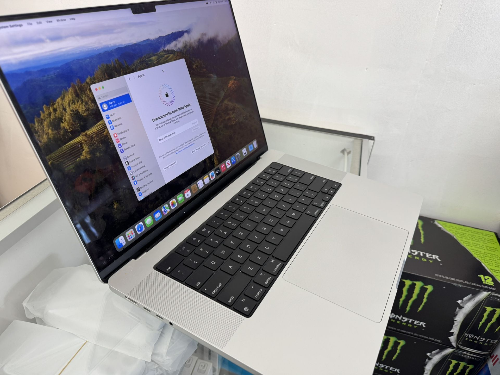 Late. 2024. MacBook Pro. 16β. M4 Pro Max /128Gb /4Tb Ssd