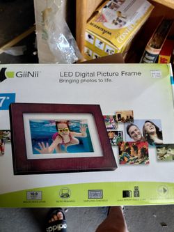 Digital picture frame