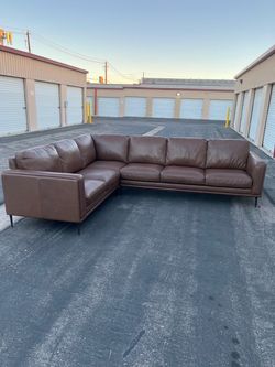 3 piece brown leather sectional ( can deliver for $10 )