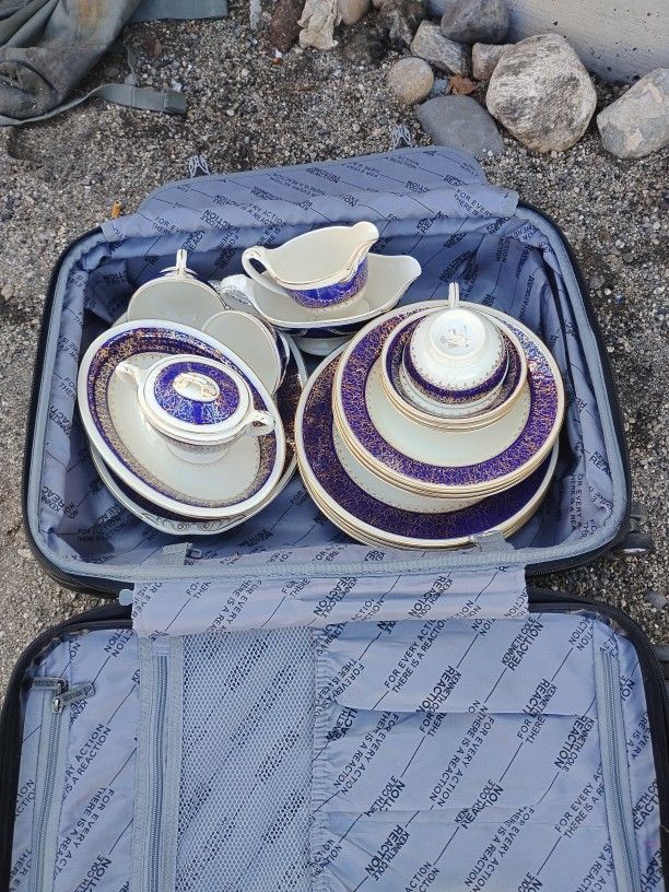Dinnerware Good Condition