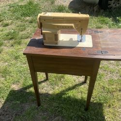 Nice Antique Sewing Machine 