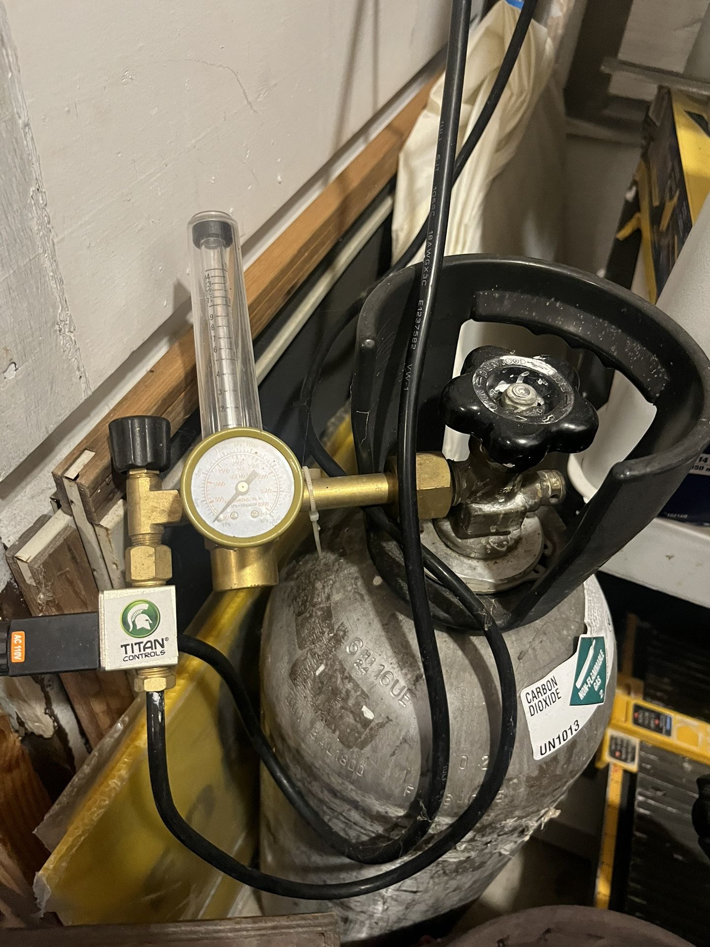 Titan Atlas 3 Controller With 20lb Co2 Tank And Regulator