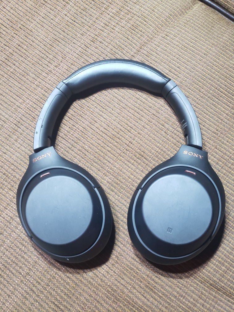 Sony Wh1000xm4 Noise Canceling Headphones/ Works with Sony app (OBO)