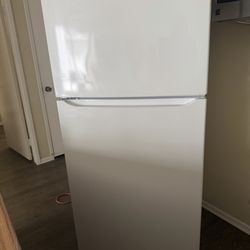 LG 20 cu. ft. Top Freezer Refrigerator
