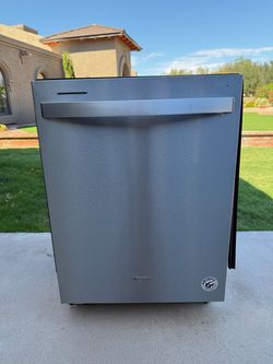 Whirlpool 24-In. Built-In Dishwasher (WDT750SAKZ) – Excellent Condition!