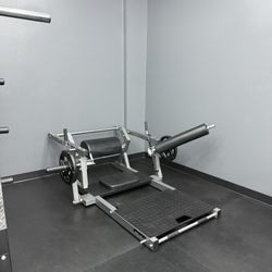 Hip thrust machine