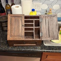 Wooden Knickknack Box 