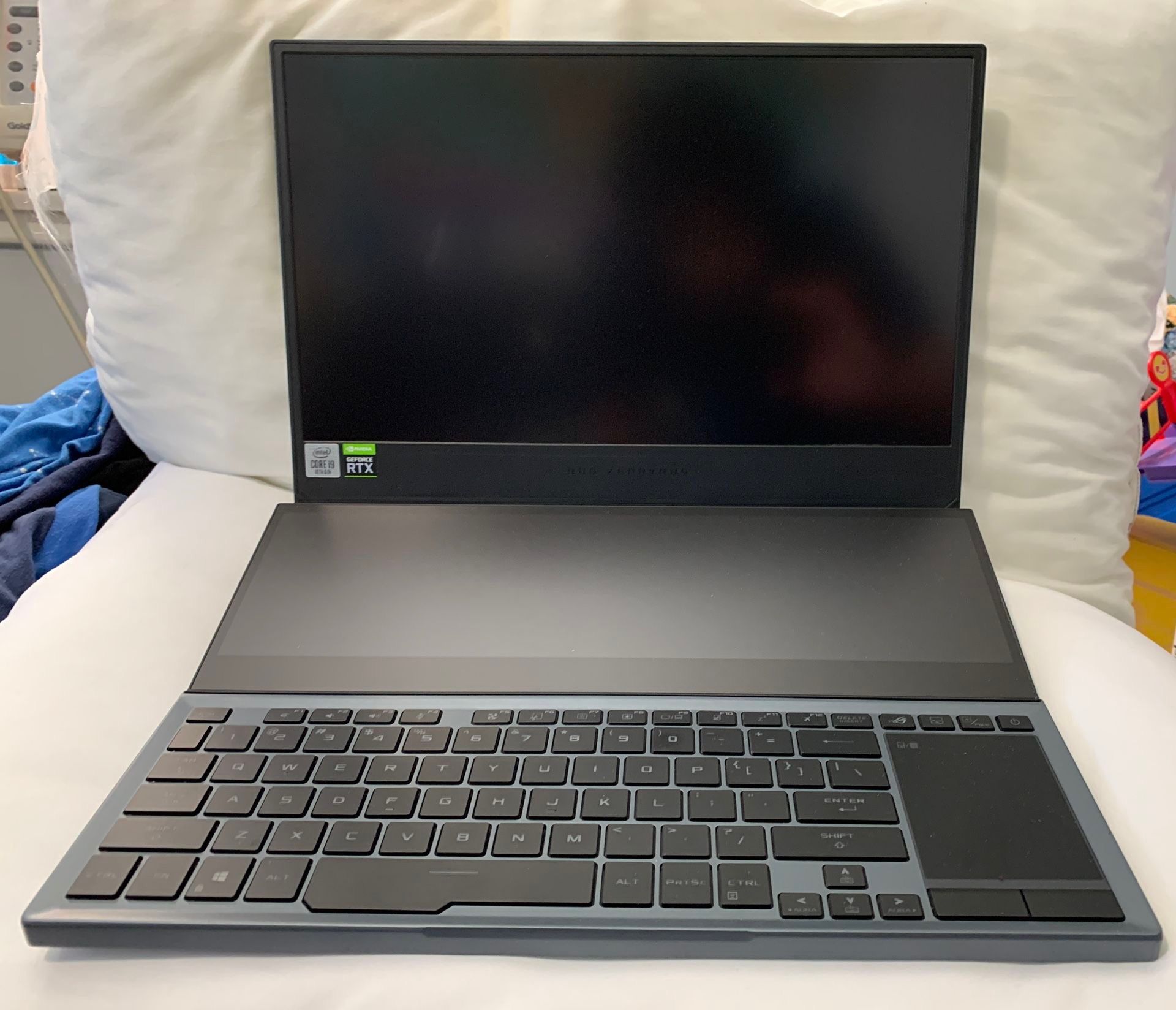 ASUS ROG Zephyrus Duo 15 GX550LXS-XS99 Gaming Laptop