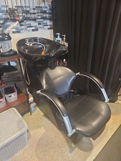 Unadjustable shampoo bowl