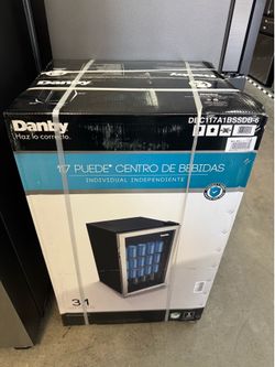 17.5” Mini Fridge / Beverage Center  - 117 Cans