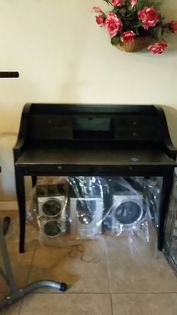 Wood desk and Sony speekers