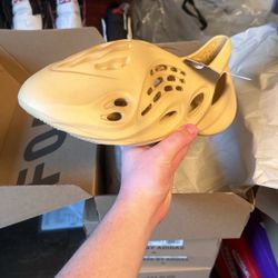 Yeezy Foam Rnr Dessert Sand 