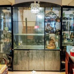 Glass display case with doors